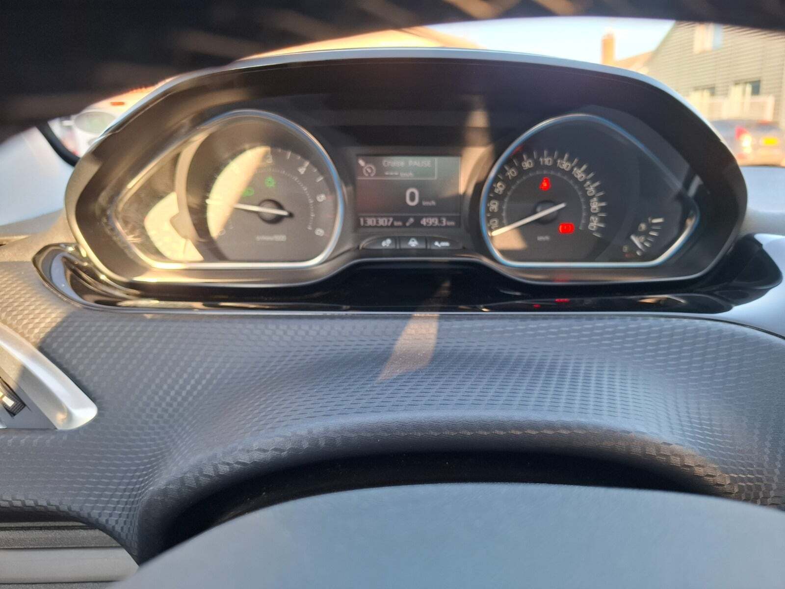 Sølv Peugeot 2008 fra 2017