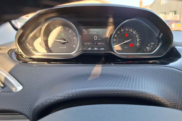 Sølv Peugeot 2008 fra 2017