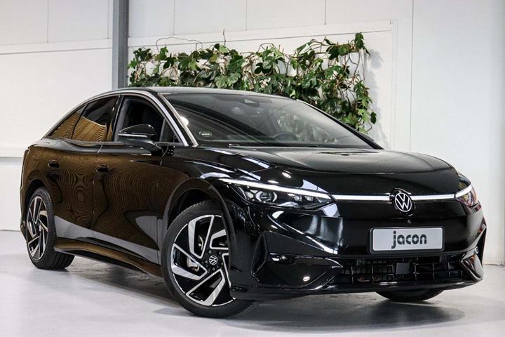 Sort VW ID.7 fra 2025 set udefra