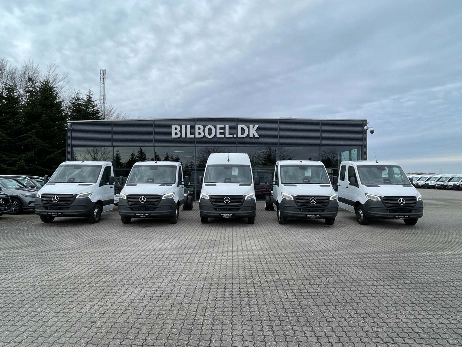 Hvid Mercedes Sprinter 517 fra 2024