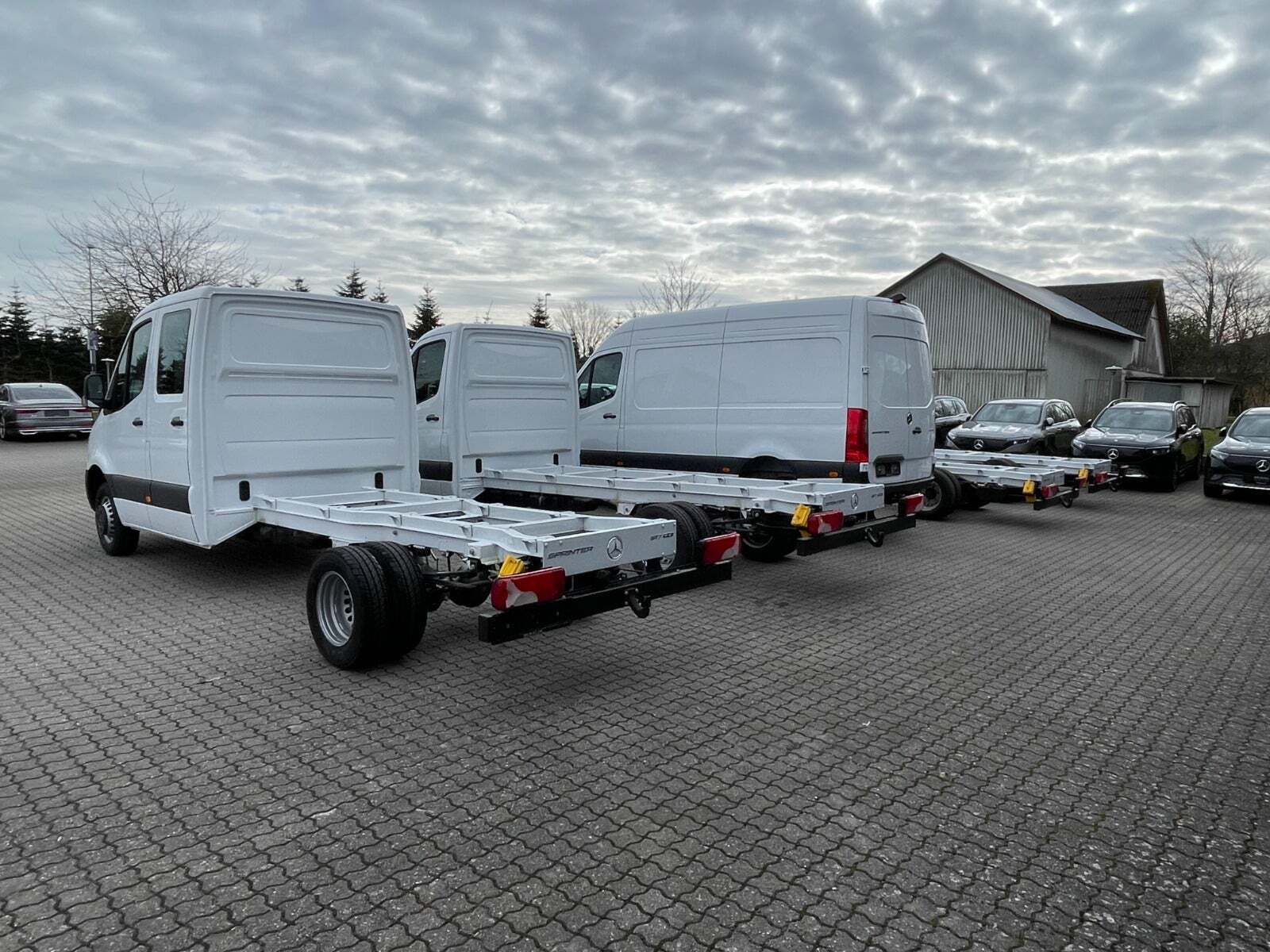 Hvid Mercedes Sprinter 517 fra 2024