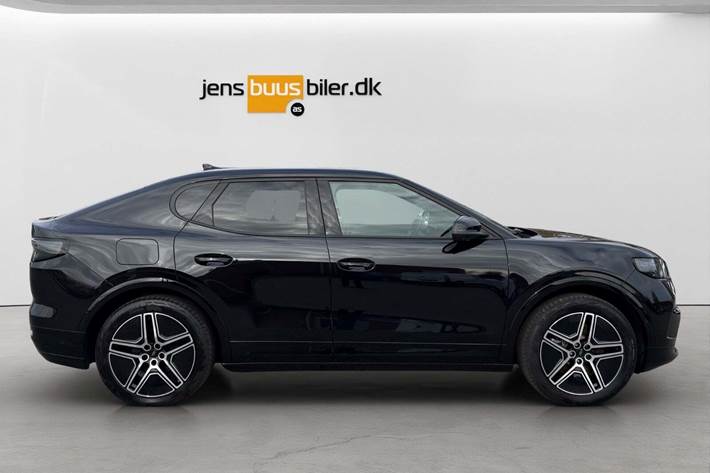 Sort Ford Capri fra 2024