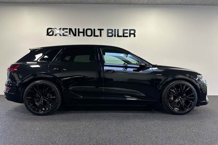 Sort Audi e-tron fra 2021