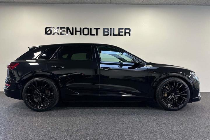 Sort Audi e-tron fra 2021