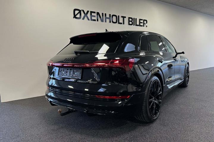 Sort Audi e-tron fra 2021