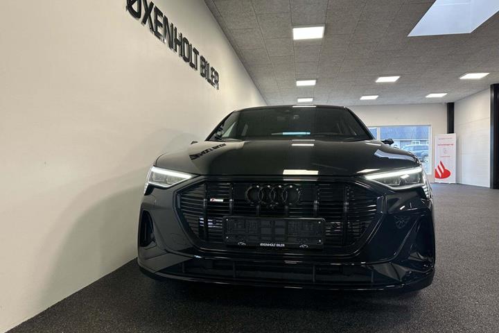 Sort Audi e-tron fra 2021