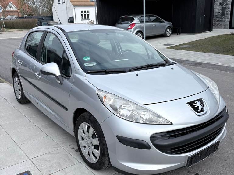 Peugeot 207 1,6 HDI 90HK 5D