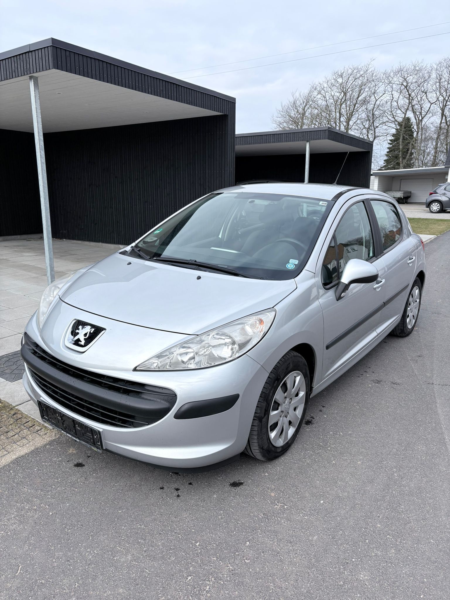 Peugeot 207 1,6 HDI 90HK 5D