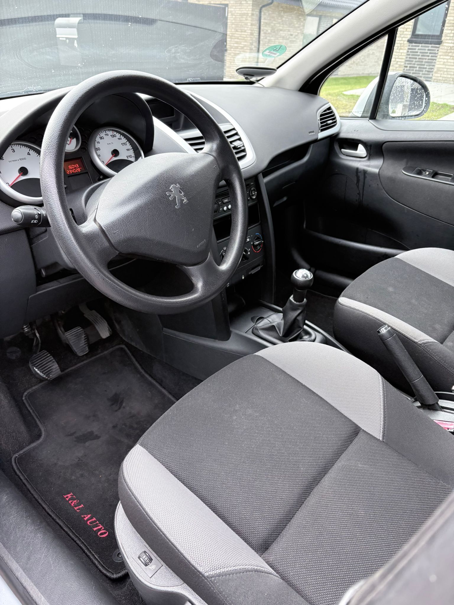 Peugeot 207 1,6 HDI 90HK 5D