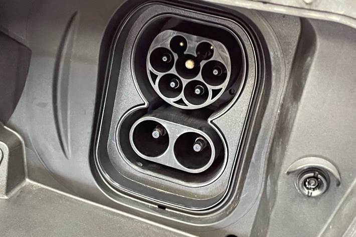 Rød Opel Mokka-e fra 2024