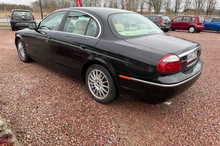 undefined Jaguar S-Type fra 2008 set udefra