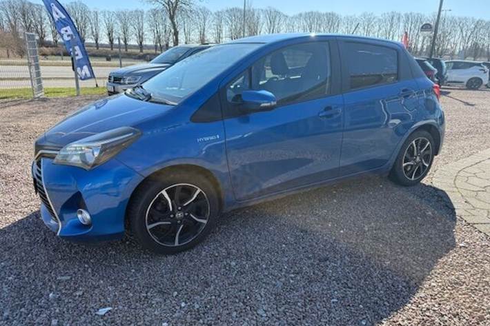 Blå Toyota Yaris fra 2015