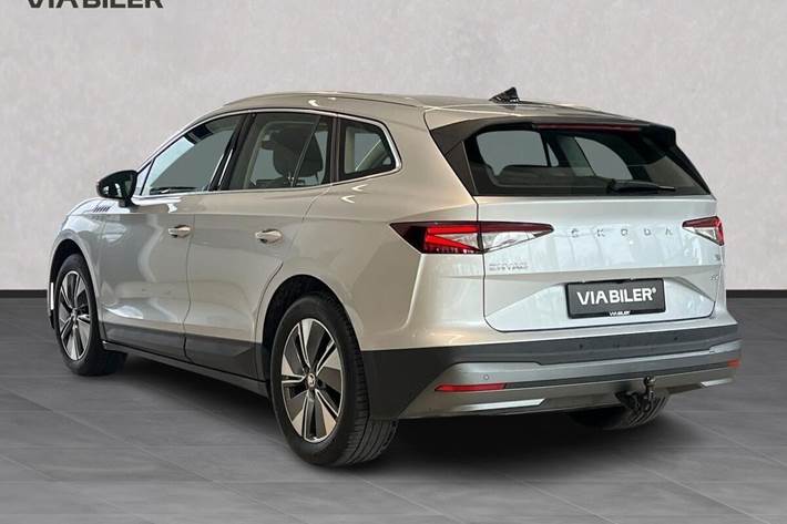 Grå Skoda Enyaq fra 2023