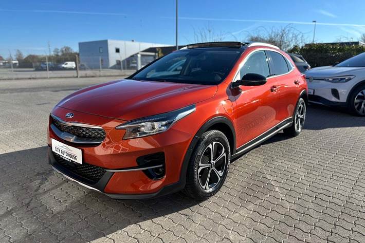 Orange Kia XCeed fra 2021 set udefra