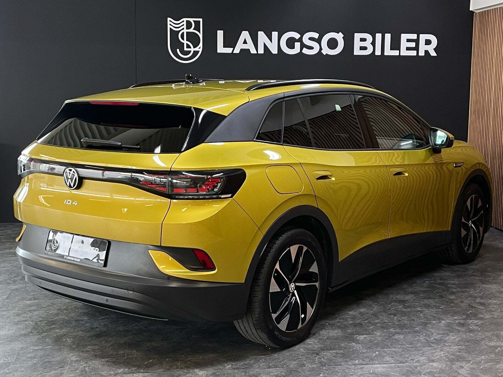 VW ID.4 77 Business Performance