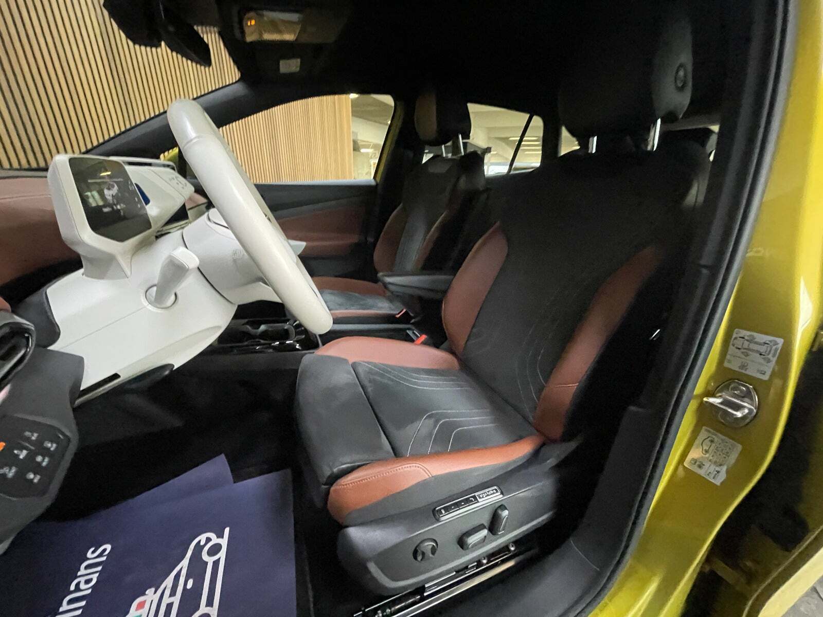 VW ID.4 77 Business Performance