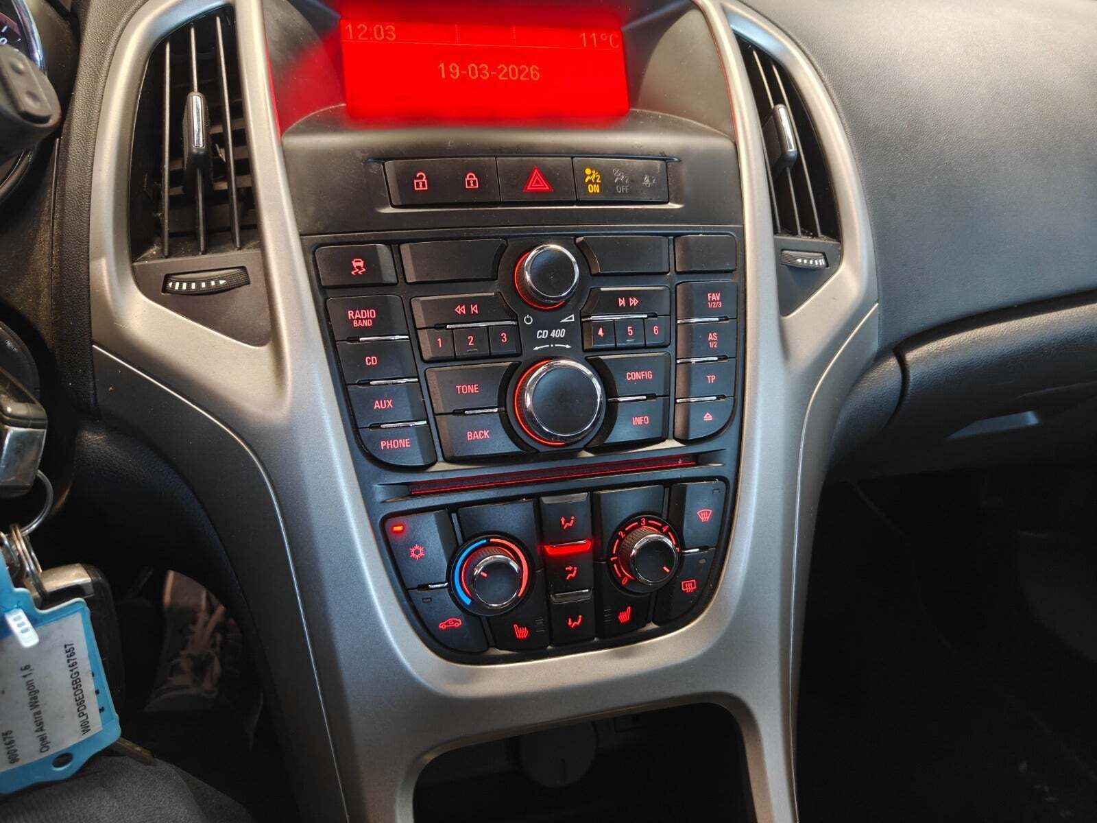 Gul Opel Astra fra 2011