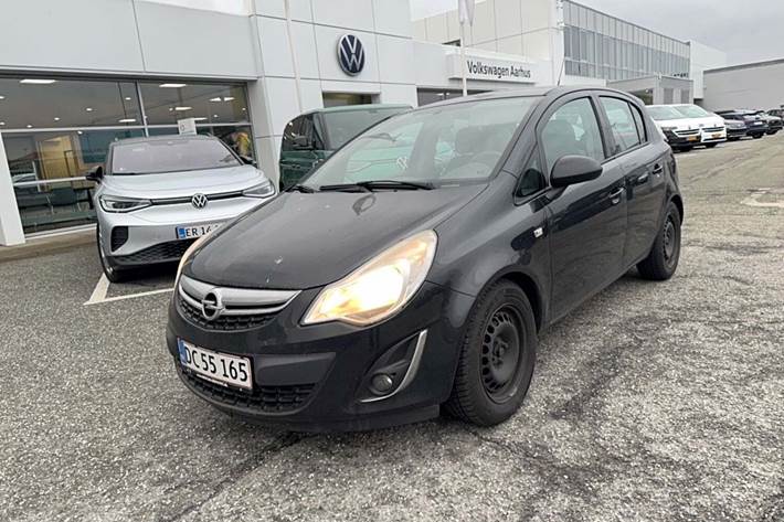 Sort Opel Corsa fra 2013