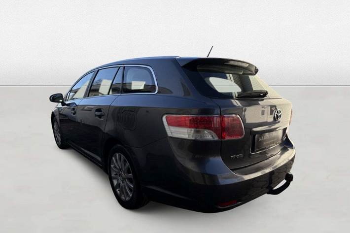 undefined Toyota Avensis fra 2011