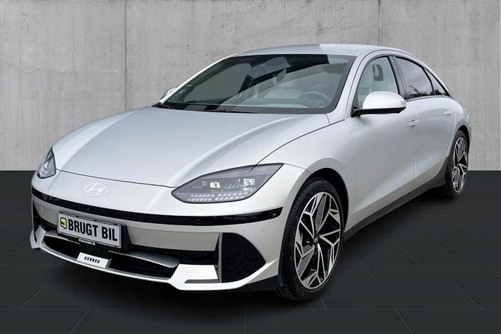 Sølv Hyundai Ioniq 6 fra 2025 set udefra
