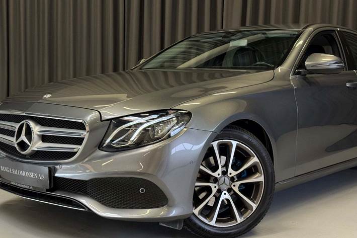 Grå Mercedes E220 d fra 2017