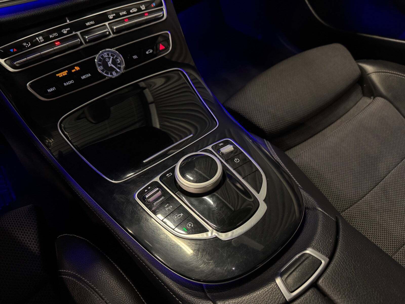 Grå Mercedes E220 d fra 2017