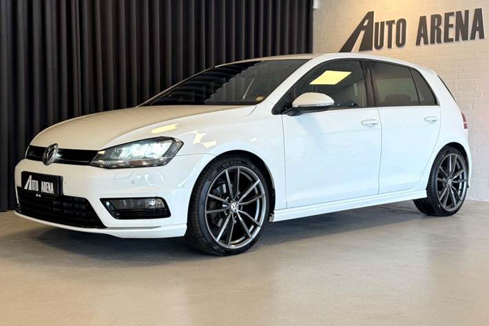 Hvid VW Golf VII fra 2017 set udefra