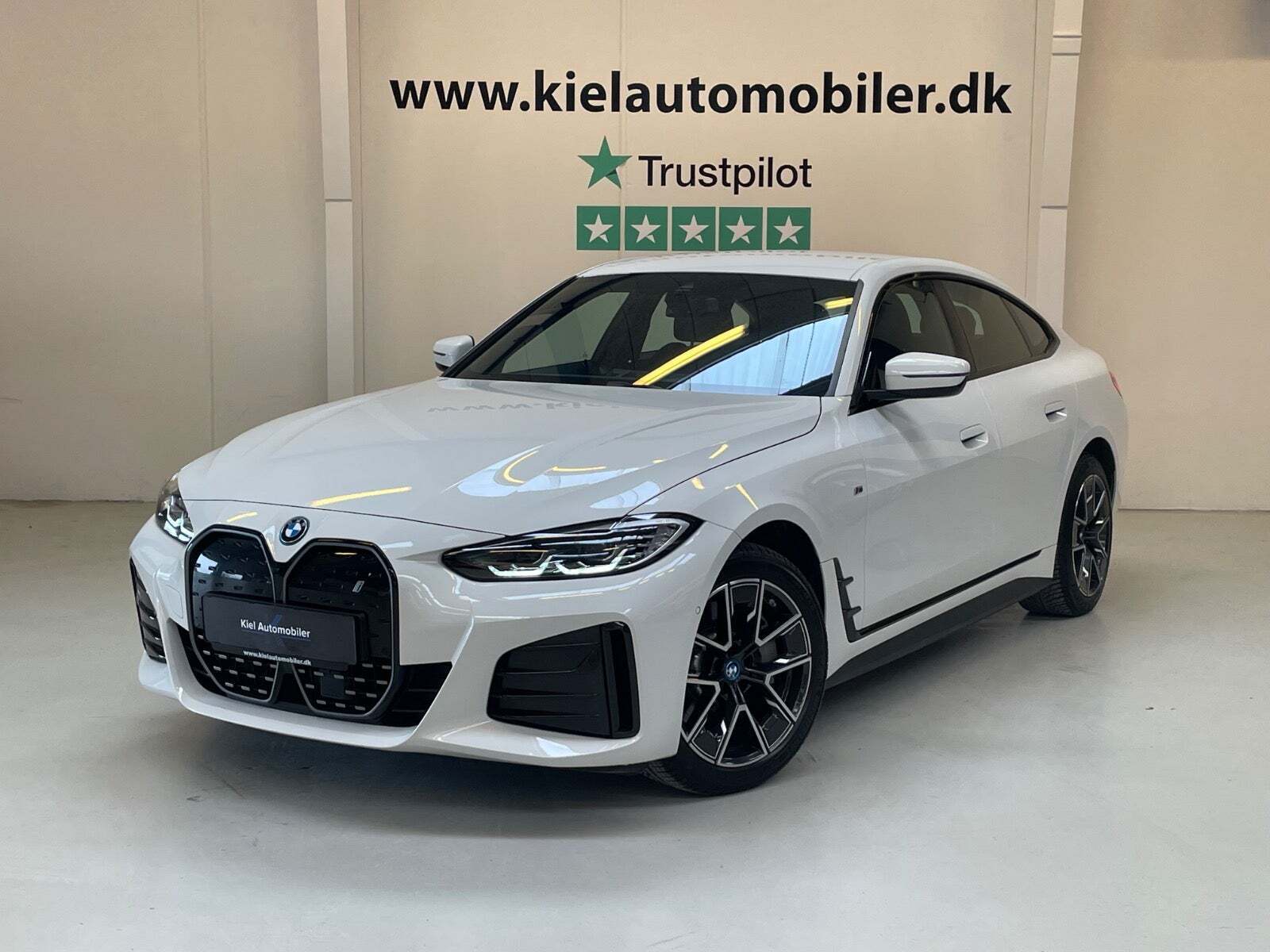 Hvid BMW i4 fra 2023