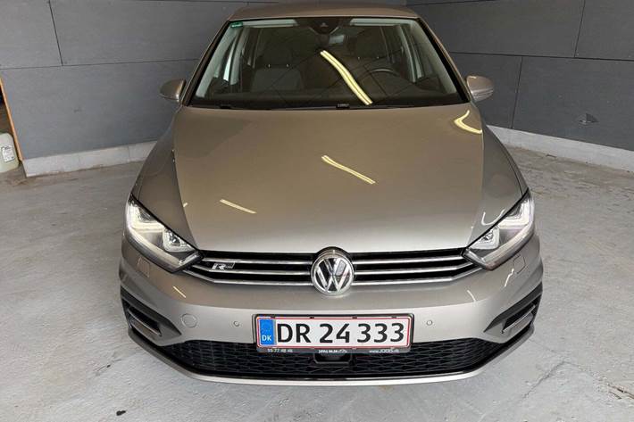 Grå VW Golf Sportsvan fra 2017