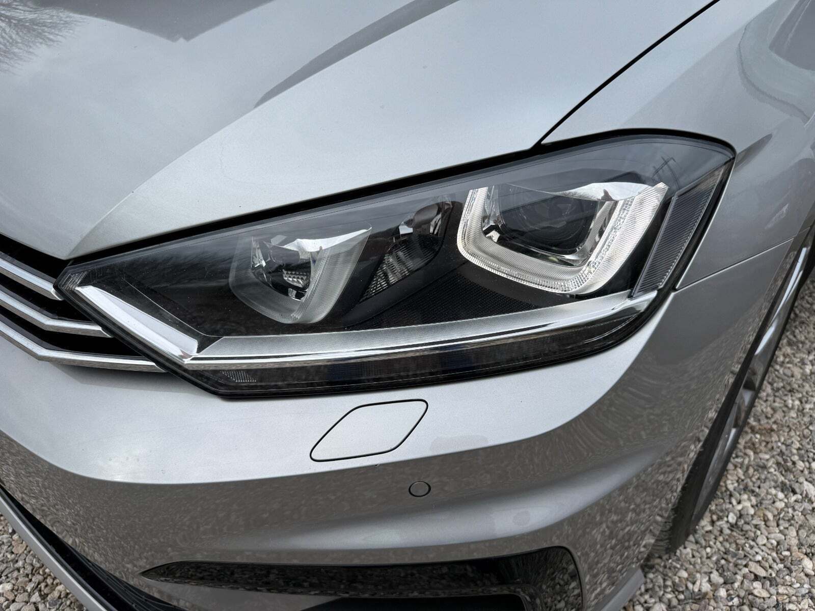 Grå VW Golf Sportsvan fra 2017