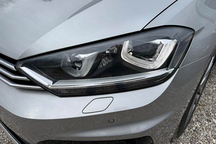 Grå VW Golf Sportsvan fra 2017