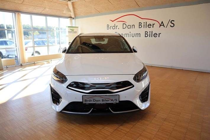 Hvid Kia Ceed fra 2024
