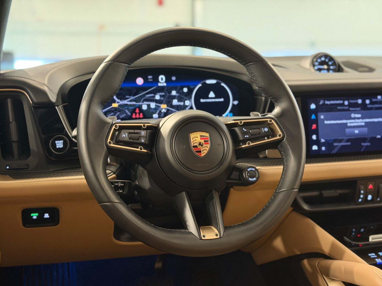 Sort Porsche Cayenne fra 2024