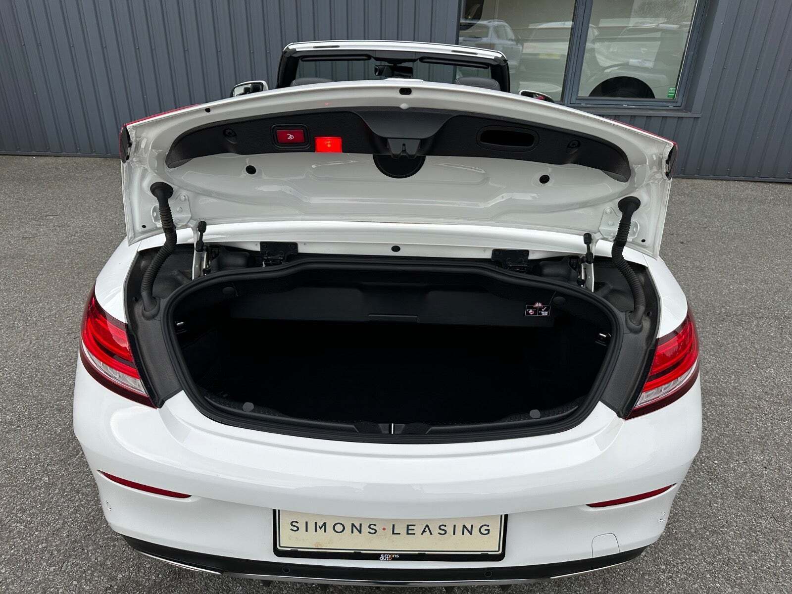 Hvid Mercedes C200 fra 2019