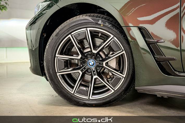 Grøn BMW i4 fra 2023