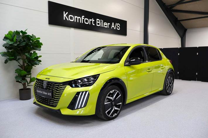 Gul Peugeot e-208 fra 2024 set udefra