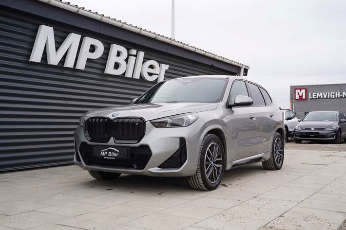 Sølv BMW iX1 fra 2023
