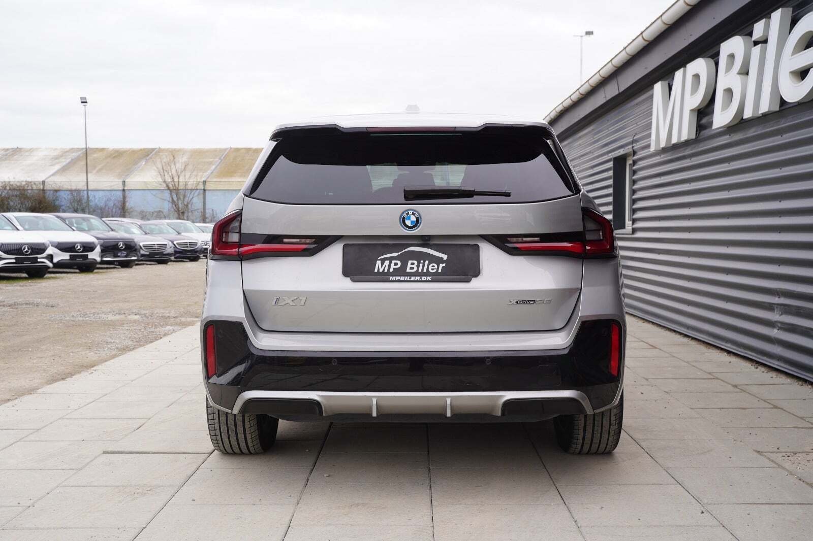 Sølv BMW iX1 fra 2023