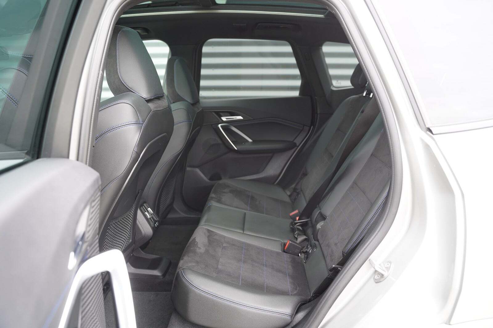 Sølv BMW iX1 fra 2023