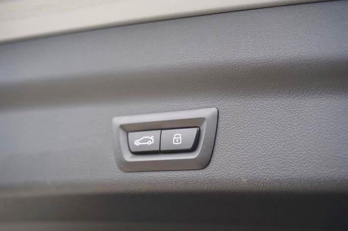 Sølv BMW iX1 fra 2023