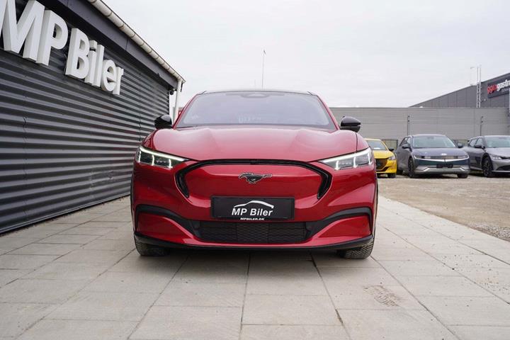 Rød Ford Mustang Mach-E fra 2024