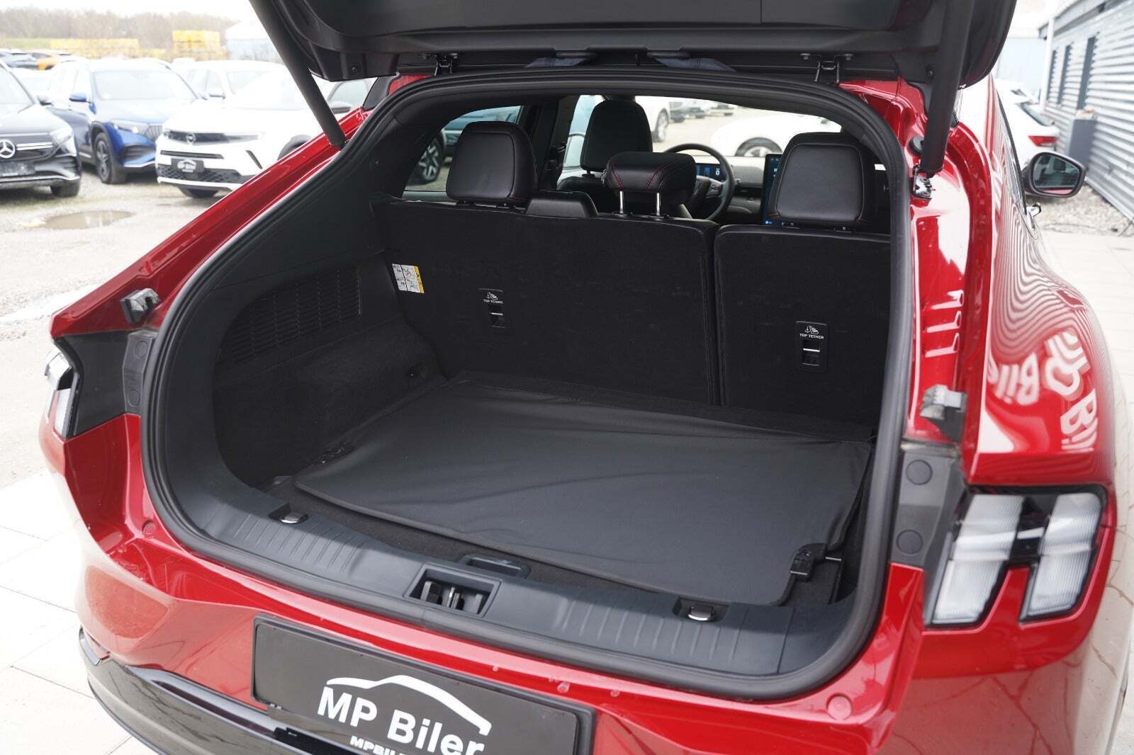 Rød Ford Mustang Mach-E fra 2024