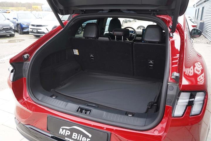 Rød Ford Mustang Mach-E fra 2024