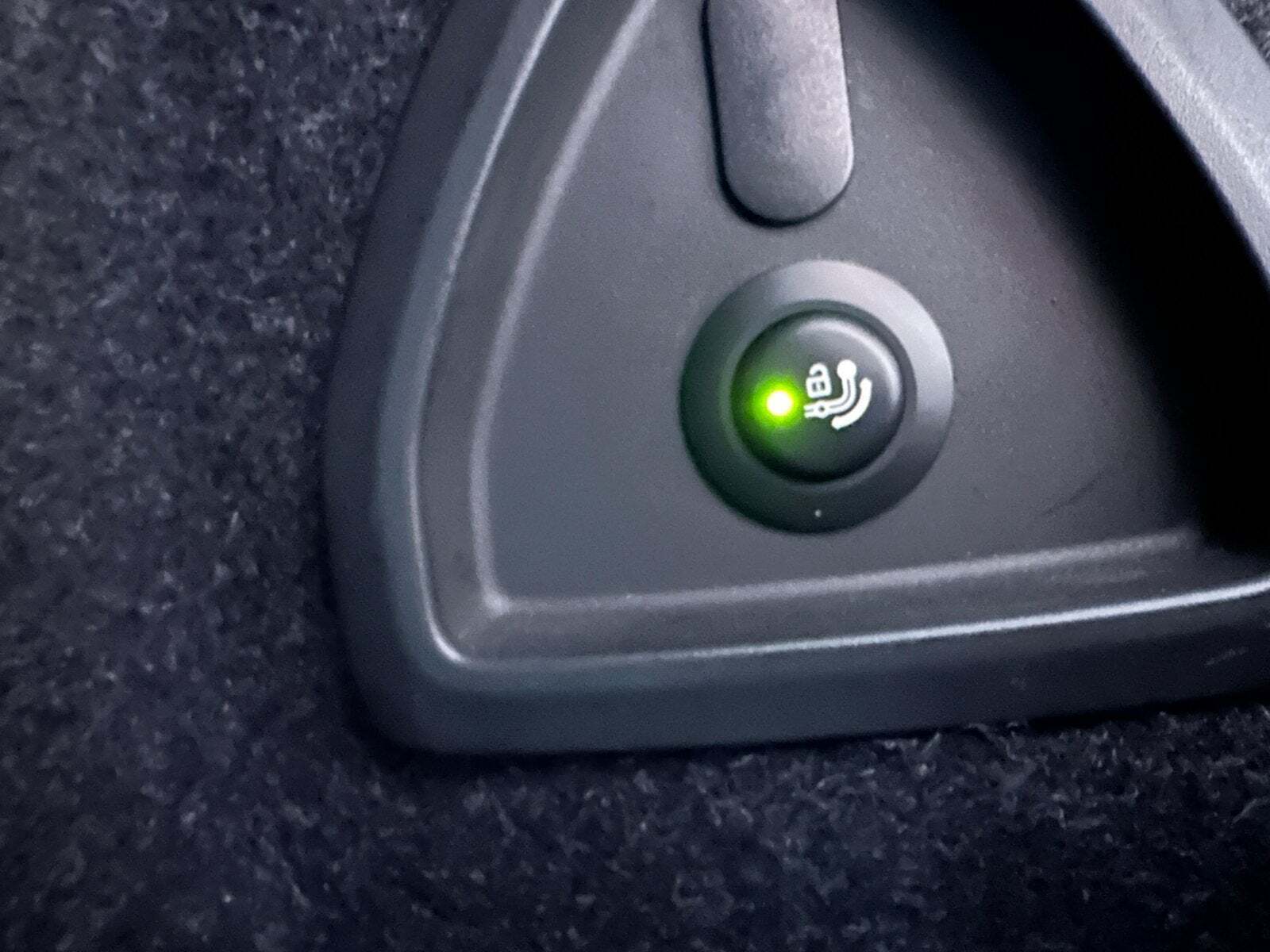 Orange BMW 320i fra 2019