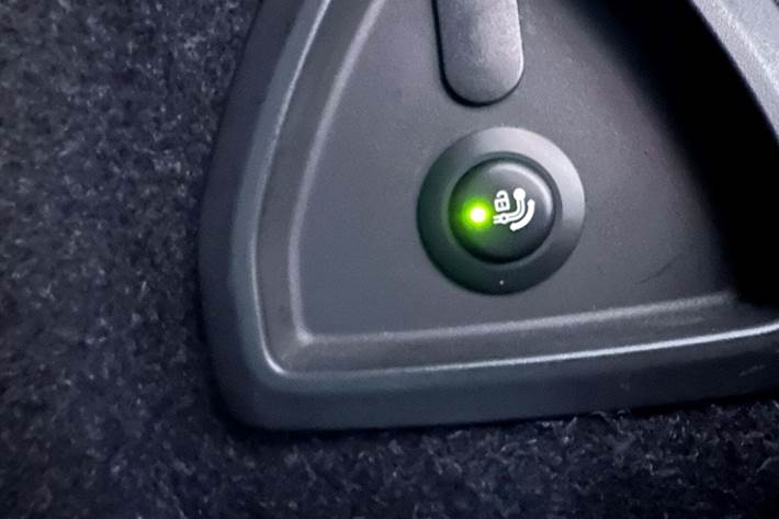 Orange BMW 320i fra 2019