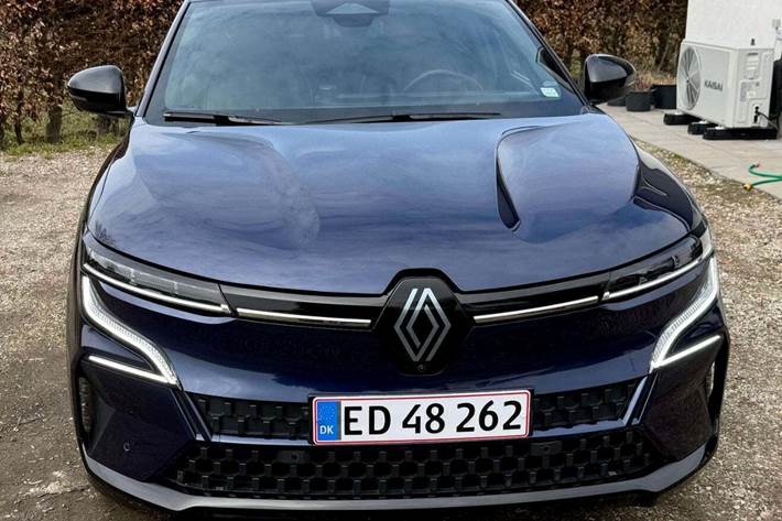 Blå Renault Megane E-Tech fra 2024