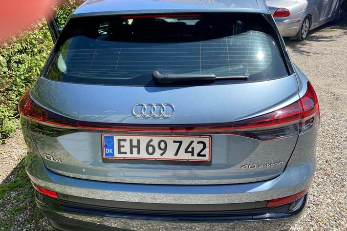 Blå Audi Q4 e-tron fra 2022