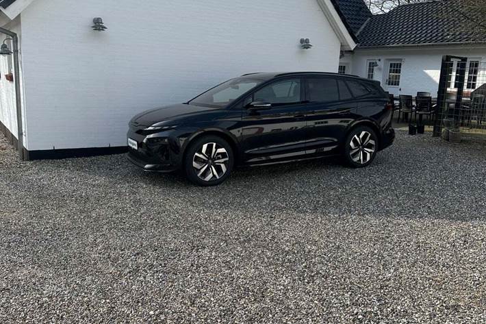 Sort Skoda Enyaq fra 2026