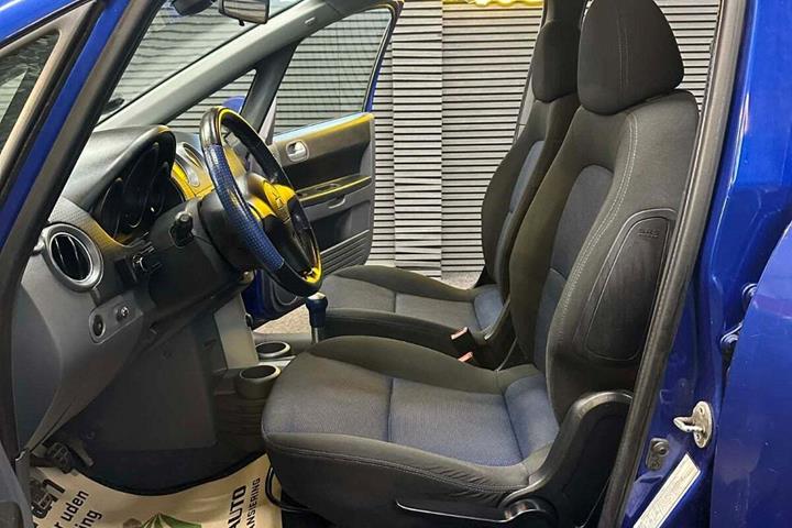 undefined Mitsubishi Colt fra 2006 set indefra