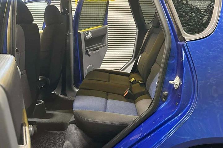 undefined Mitsubishi Colt fra 2006 set indefra